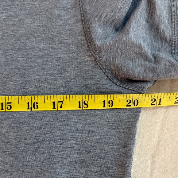 lululemon athletica Classic Gray Short Sleeve Tee - Picture 7 of 8